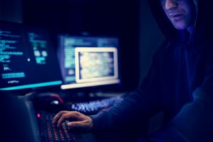 Descubre los mejores plugins y consejos para evitar el spam en los comentarios de tu web y los registros y accesos de bots y malwares