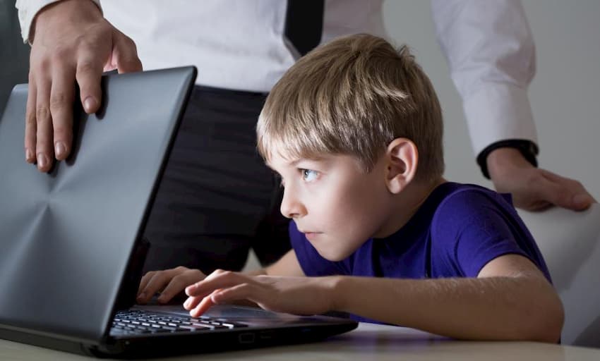 Niños hiperconectados a Internet fuente: ElPaís